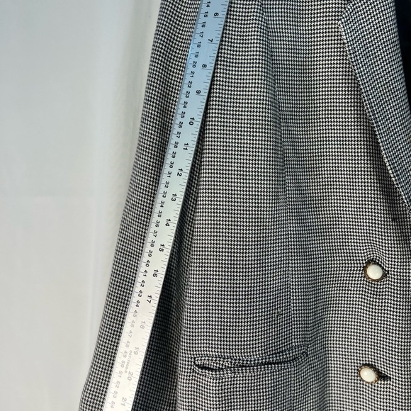 Elegant Black and White Checkered Blaze - Picture 6 of 14